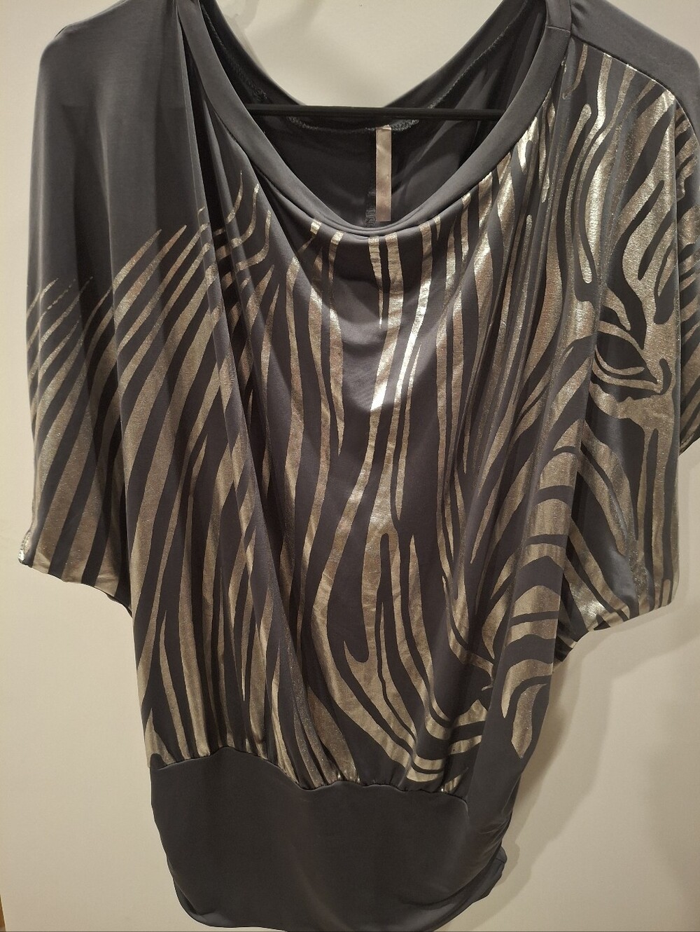 Source Unknown Black Top with Metallic Gold Zebra Print